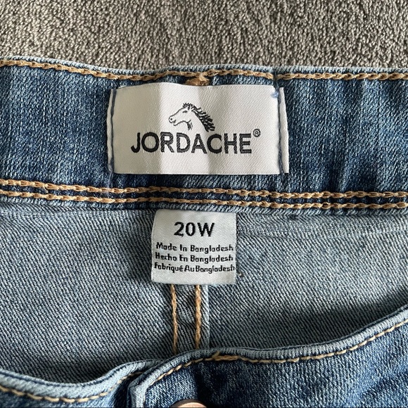 Chic Denim Blue Jean Shorts - Picture 2 of 2